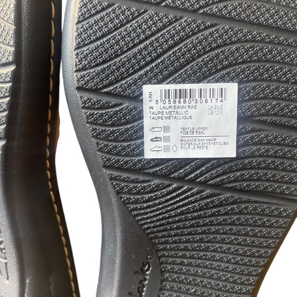 Clarks Laurieann Rae Women's Sandal Size 12W WIDE Taupe Metallic Comfort Thong - Picture 10 of 13